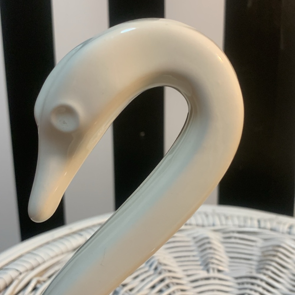 Vintage 1982 80s Retro Swan Figurine with Floral Design Soap Dish / Shelf Decor - Picture 13 of 17